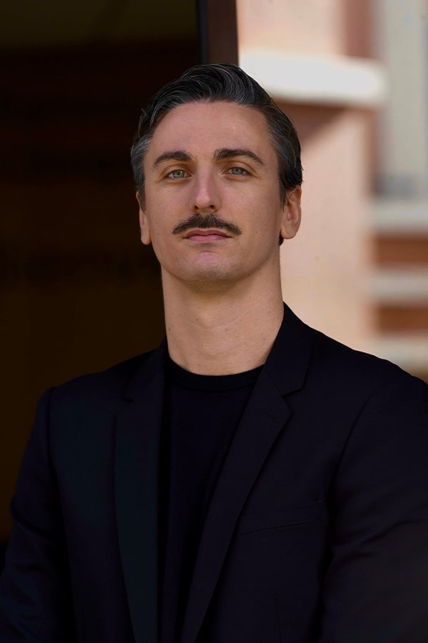 maladie du coude docteur pierre laumonerie chirurgien specialiste du coude paris