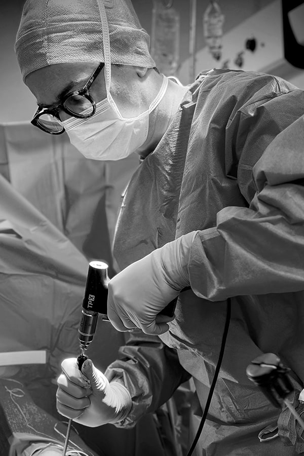 pathologie du coude docteur pierre laumonerie chirurgien specialiste du coude paris