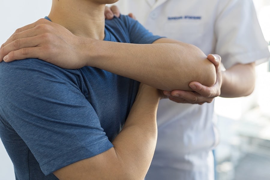reeducation apres luxation du coude exercices chirurgie coude paris docteur pierre laumonerie chirurgien orthopediste coude paris reeducation apres luxation du coude exercices chirurgie coude paris docteur pierre laumonerie chirurgien orthopediste coude paris