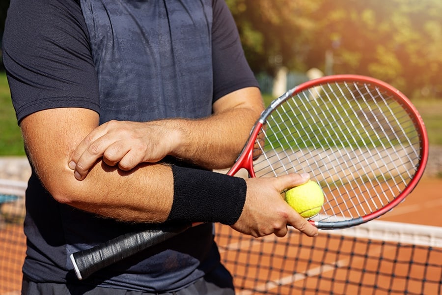 Épicondylite latérale : comment soigner durablement un tennis elbow ?